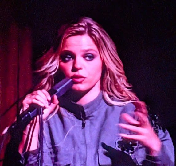 Reneé Rapp Preforming 